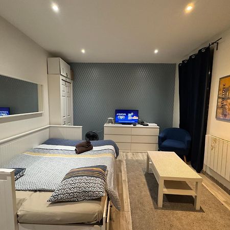 Appartement Proche Centre Ville, Gare Et Autoroute Melun Kültér fotó