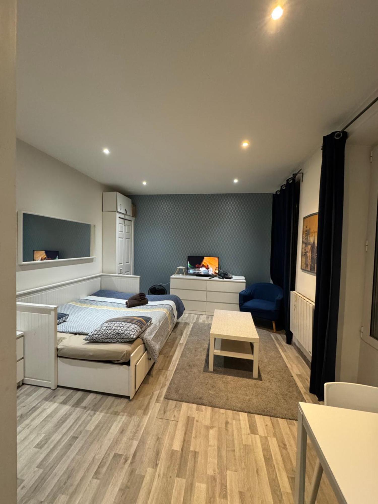 Appartement Proche Centre Ville, Gare Et Autoroute Melun Kültér fotó